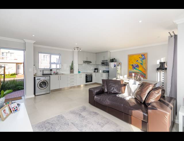 1 BEDROOM APARTMENT SOLD IN SUNNINGDALE